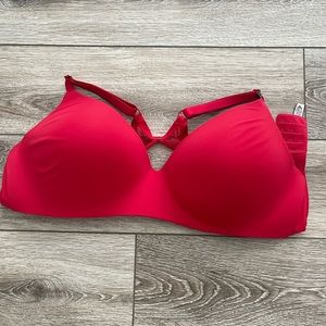 Never worn VS lightly lined t shirt bra 36 DDD